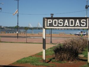 Cartel_Posadas_-_Antigua_Estacion_del_Tren_sobre_Avenida_Costanera__Monsenor_Kemerer__de_Posadas