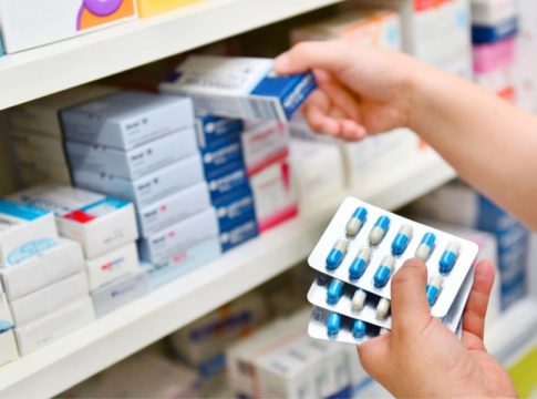 El Colegio de Farmacéuticos impulsa que las recetas médicas se prescriban con los nombres genéricos de los medicamentos