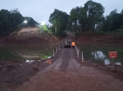 Fue rehabilitado parcialmente el puente Pindaytí: solamente pueden cruzar motos y peatones