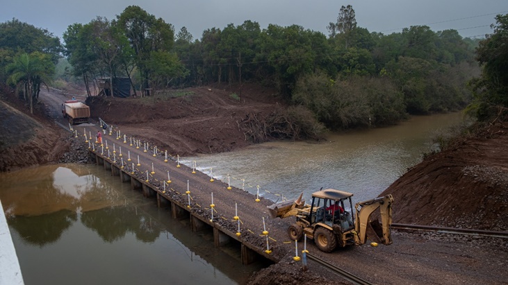 puente provisorio sobre Arroyo Pindayti