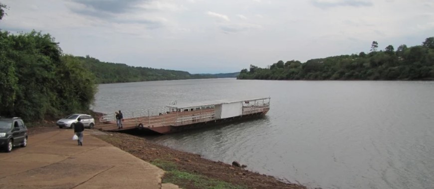 servicio de balsa en El Soberbio