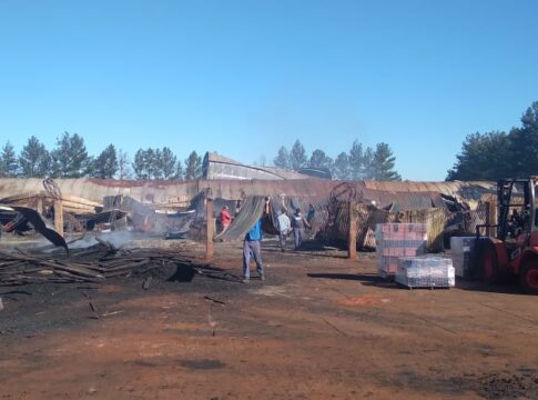 incendio en un aserradero en Candelaria