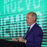 El-Dr.-Lorenzetti-en-la-presentacion-de-su-libro-El-Nuevo-Enemigo-en-Iguazu