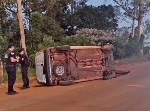 Choque entre un auto y una moto en Oberá