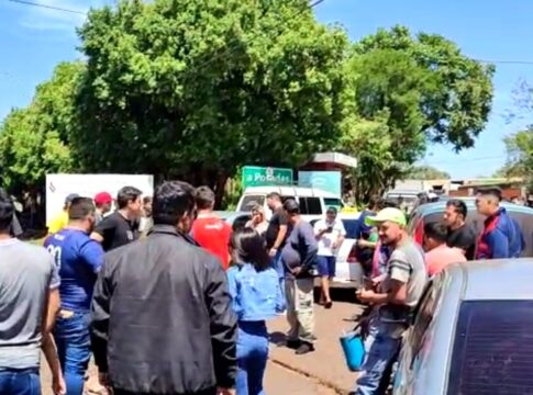 Paseros paraguayos se plantaron frente a la Aduana