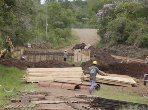 Nuevo puente en Arroyo del Medio