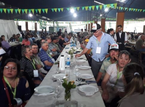 Comenzó el 2° Congreso Yerbatero en Jardín América realizado por el INYM