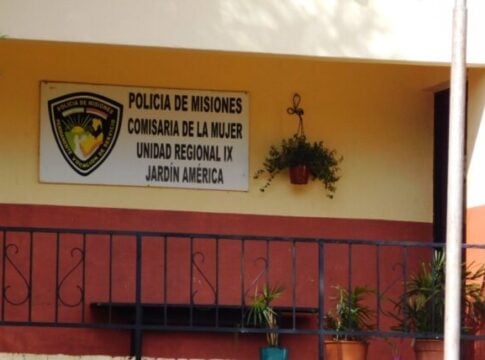 amenazó de muerte a su suegra en Jardín América