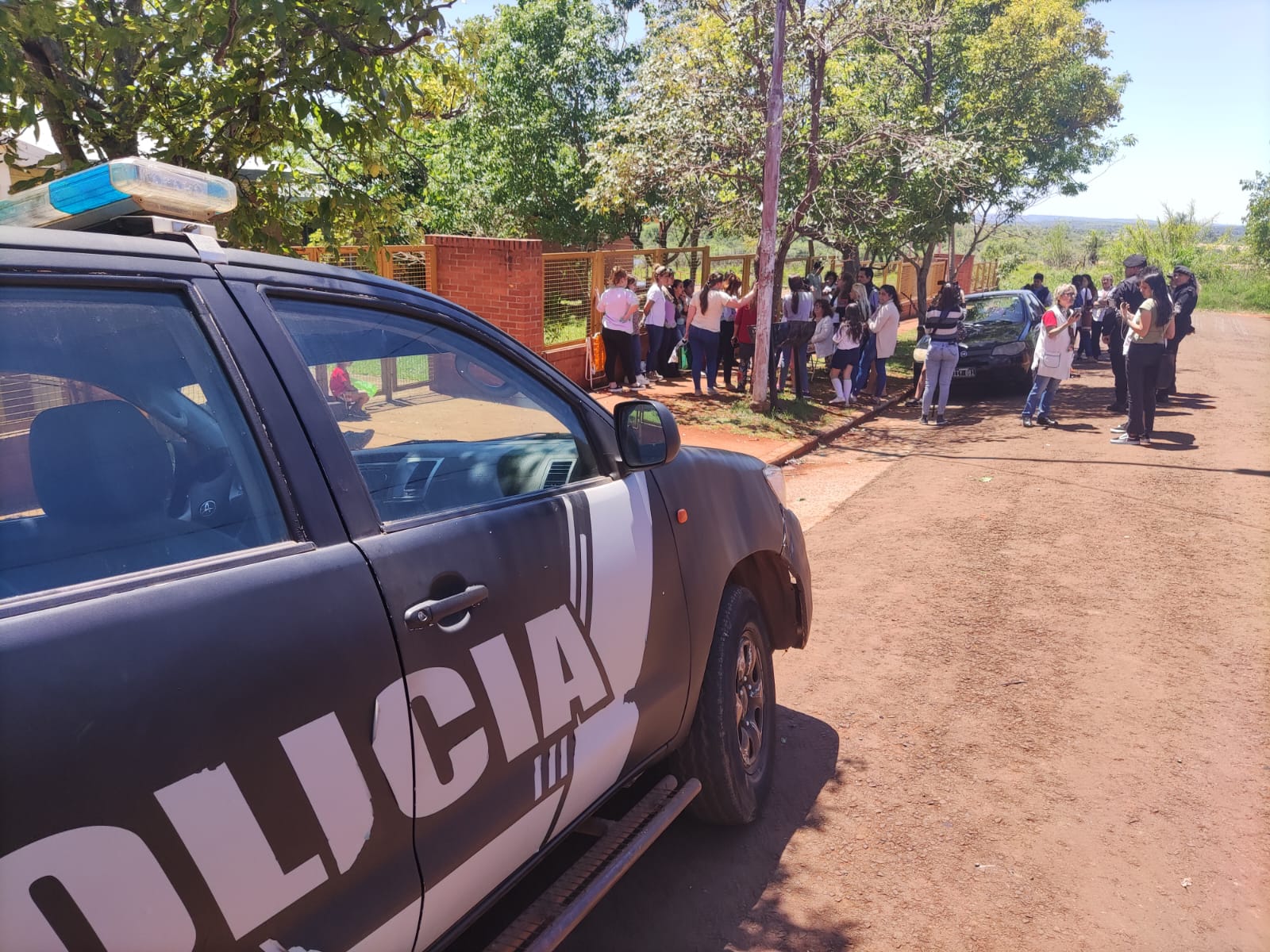 madres tomaron la Escuela Nº 930 de Garupá