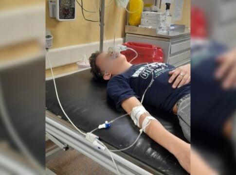 Golpearon y drogaron a adolescente en el baño de un Colegio