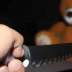 mano-con-cuchillo-1