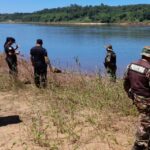 w-arrojo-a-sus-hijos-al-rio-e1673020762632