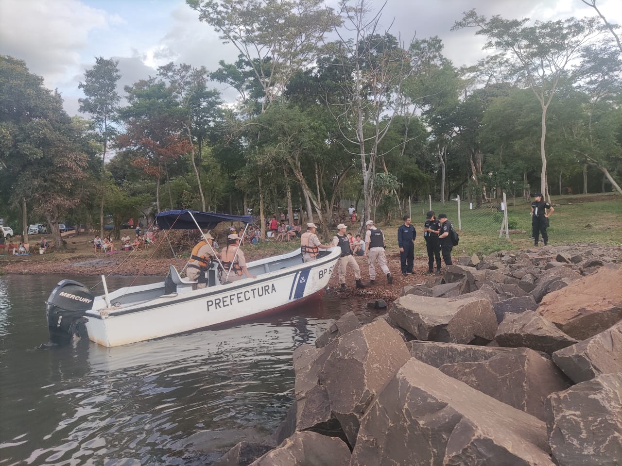 se tiró al río Paraná y desapareció