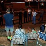 Vecinos-reunidos-con-la-policia