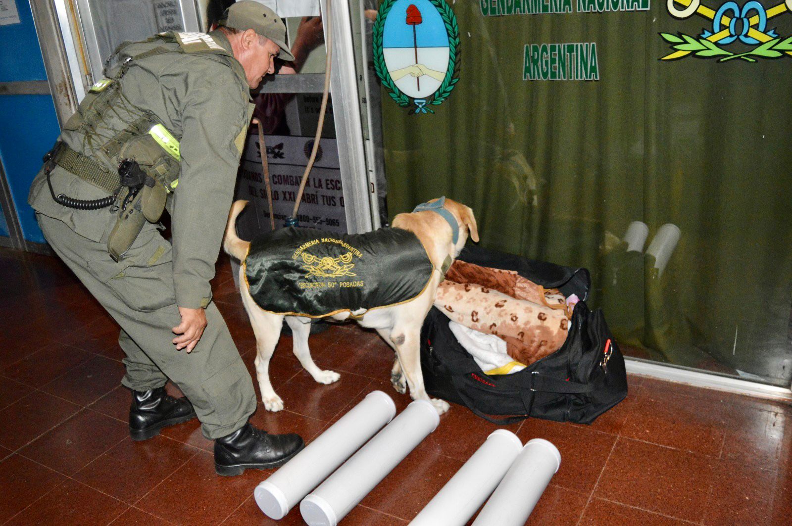 marihuana ocultos en tubos de PVC