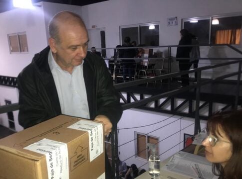 Ricardo Welbach votó, llamó a la participación ciudadana