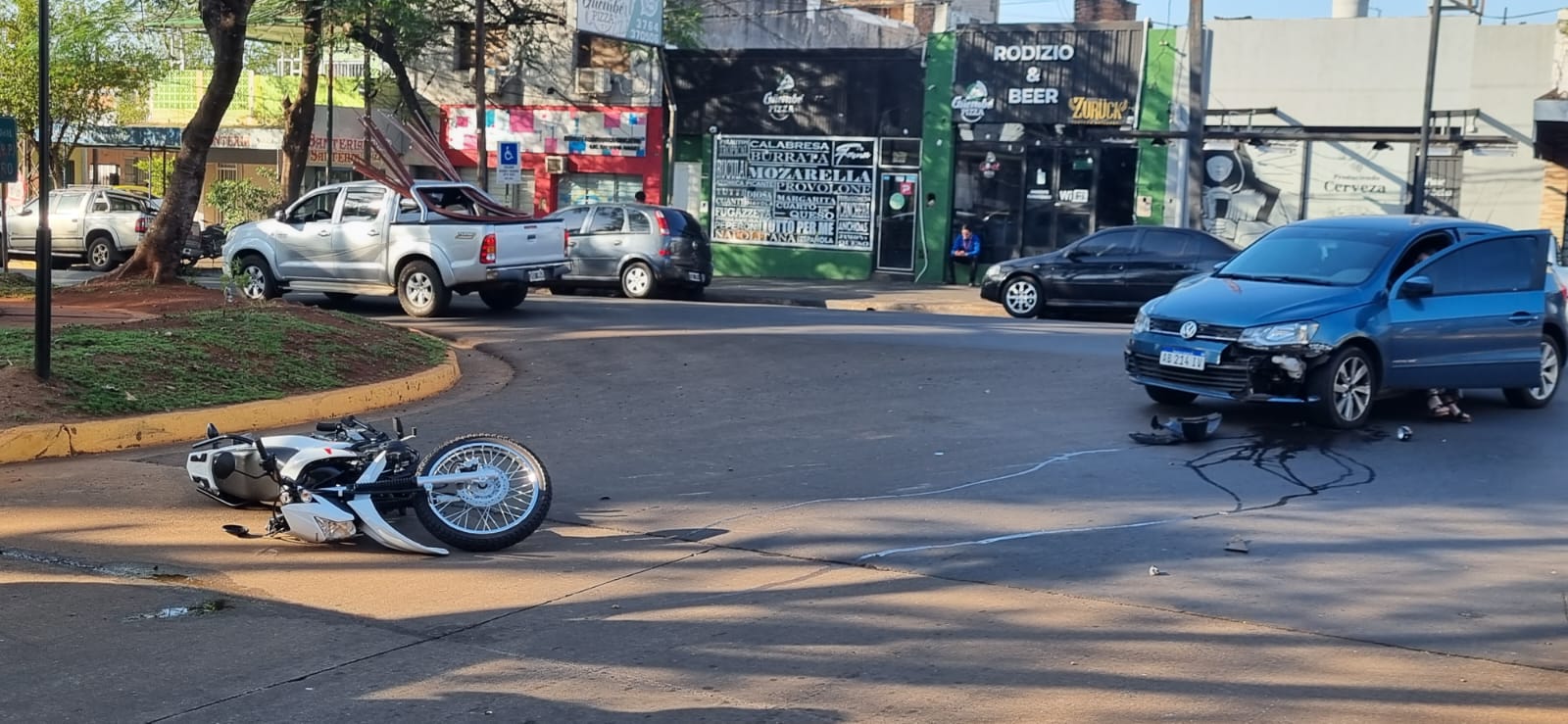 choque contra un auto sobre Mitre y Uruguay