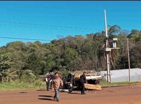 murió tras choque con una camioneta