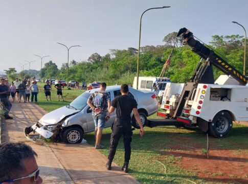 caída de un auto al arroyo Mártires