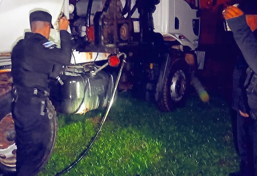 robaban combustible de camiones en Aristóbulo del Valle
