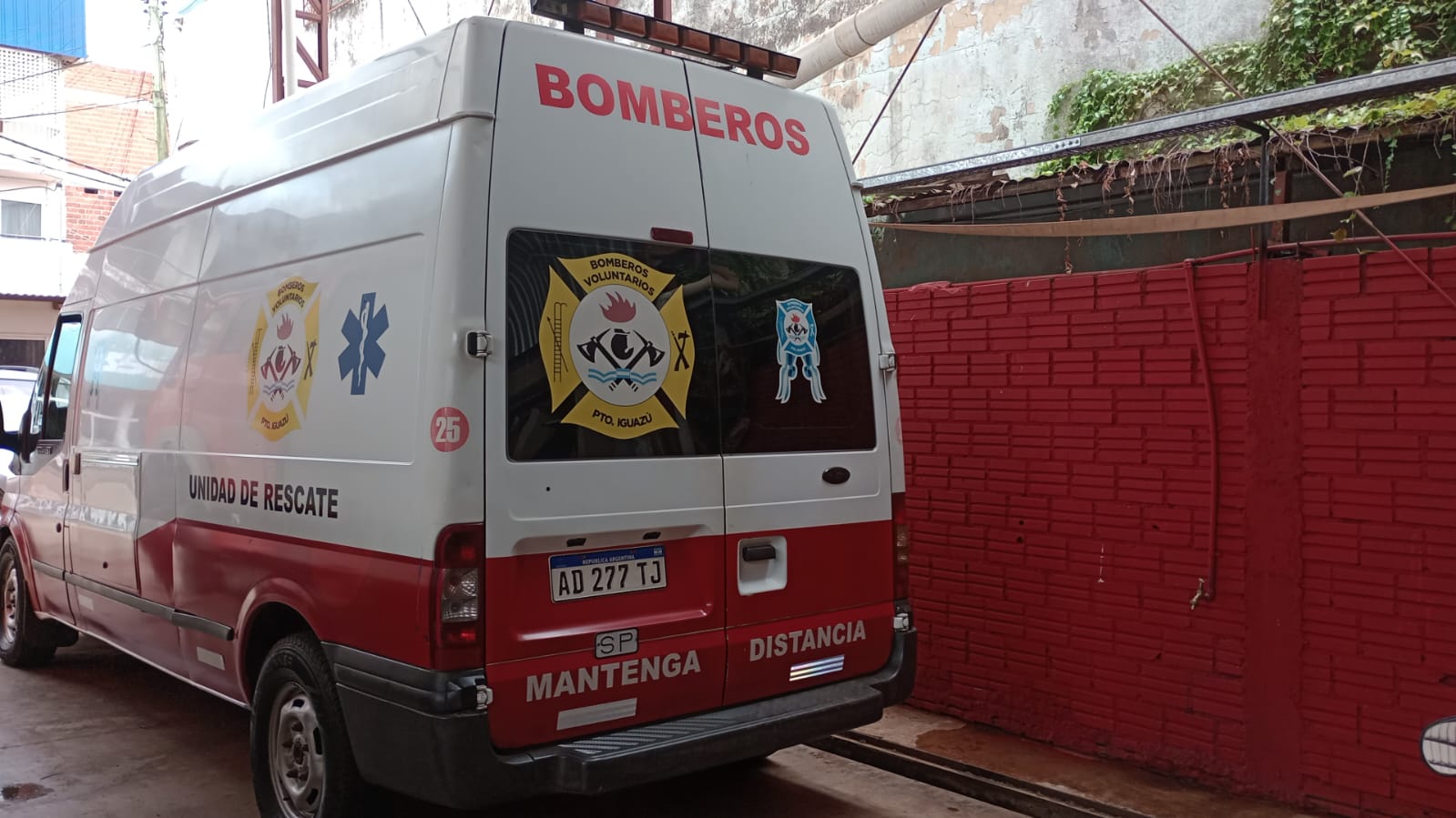 recibió una descarga y cayó