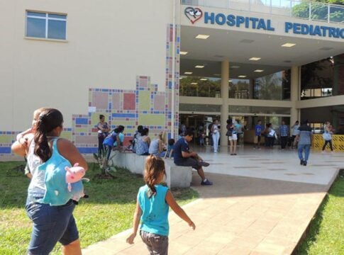 conmoción en una escuela de Jardín América