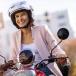 mujer-en-moto