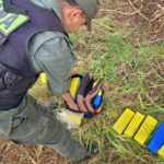 arrojan-marihuana-desde-una-moto