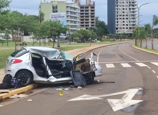 auto que despistó en la Costanera