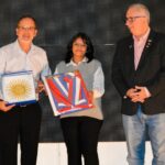 entrega-bandera-a-escuela-aniversario-2