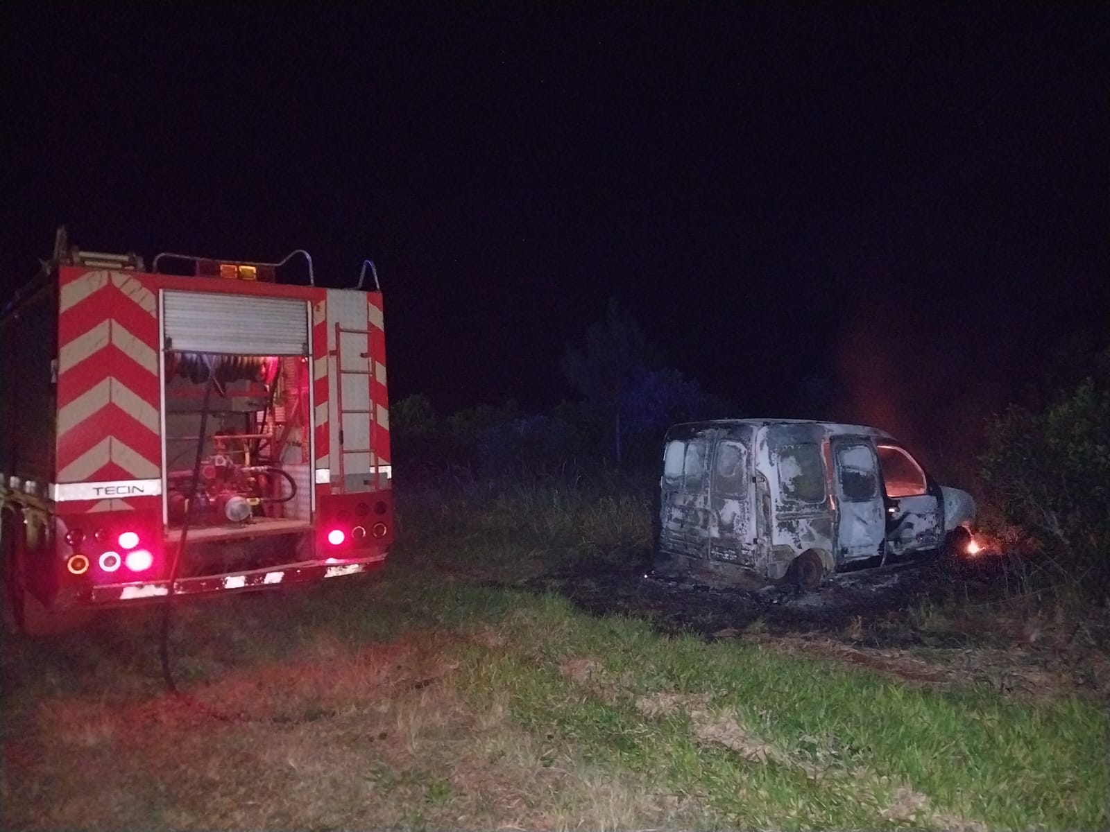 incendio de un vehículo en Hipólito Yrigoyen