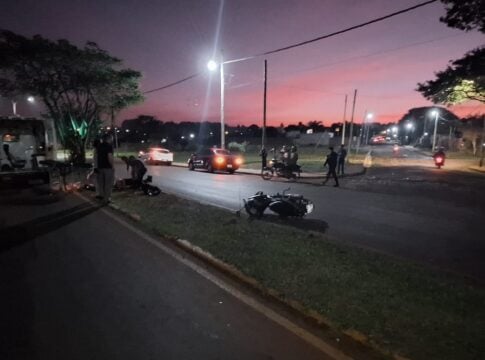 choque entre un auto y una moto en Posadas