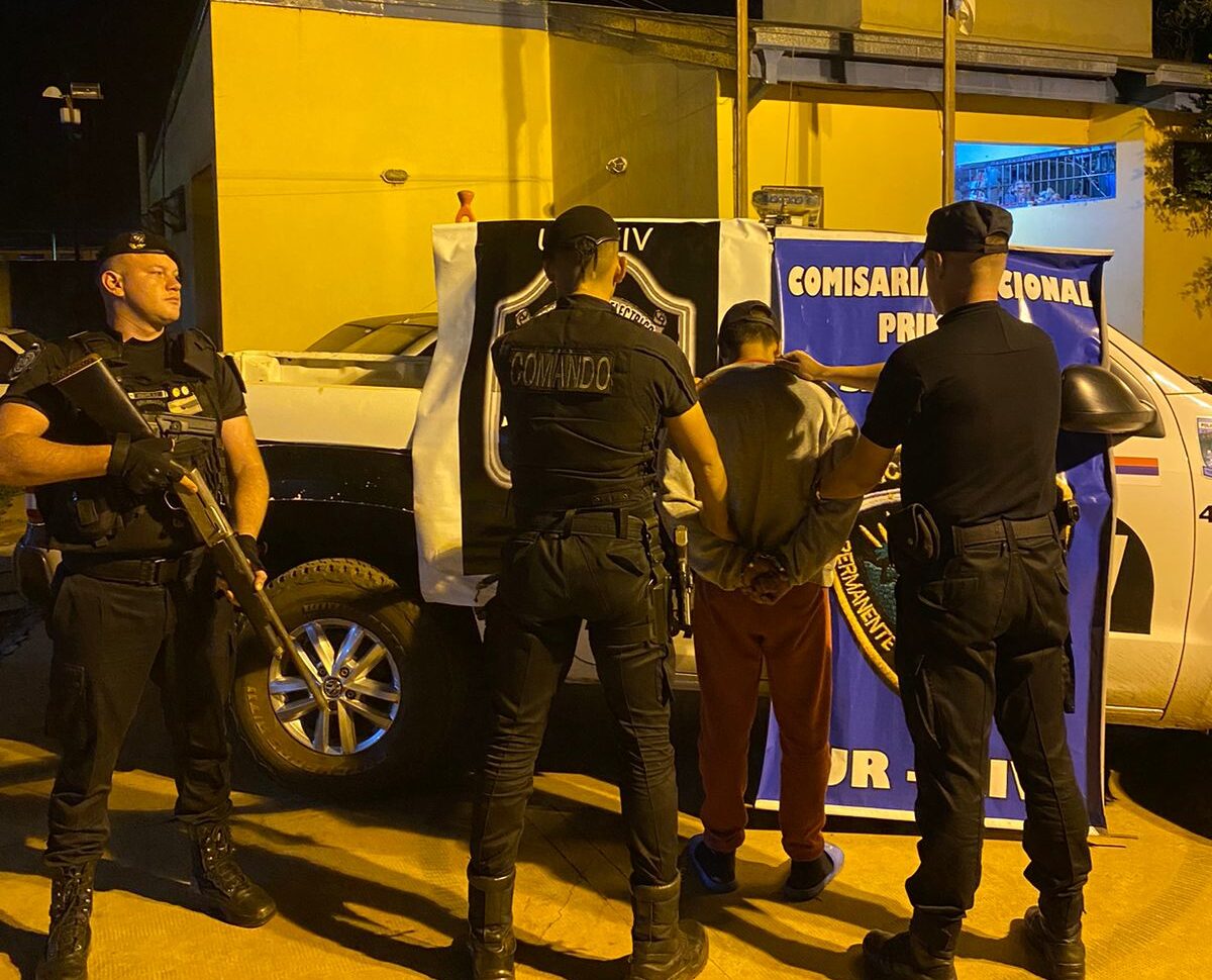 Detienen a un hombre por atacar