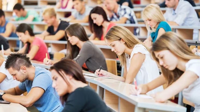 cantidad de jóvenes matriculados en educación