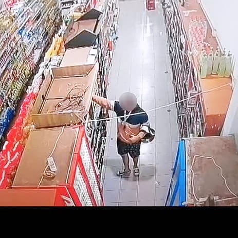 tras robar en un supermercado