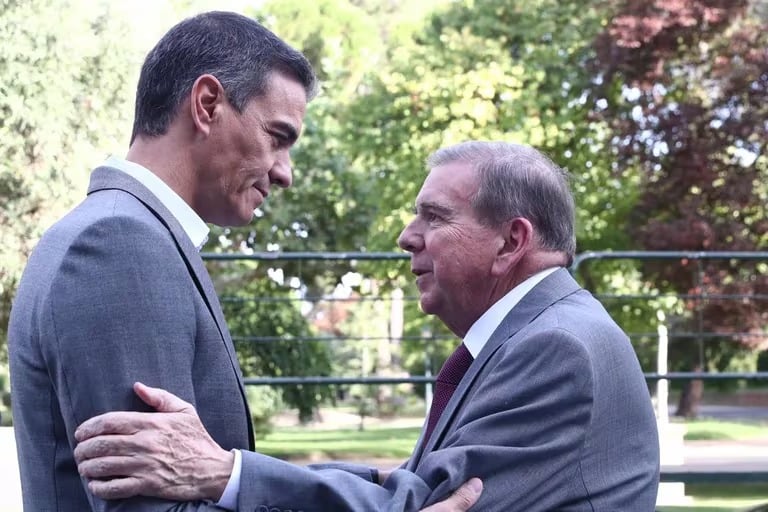 Pedro Sánchez y Edmundo Gonzalez