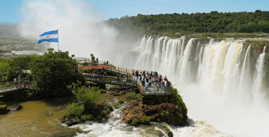 El nuevo balcón de las Cataratas del Iguazú, recientemente reconstruido.