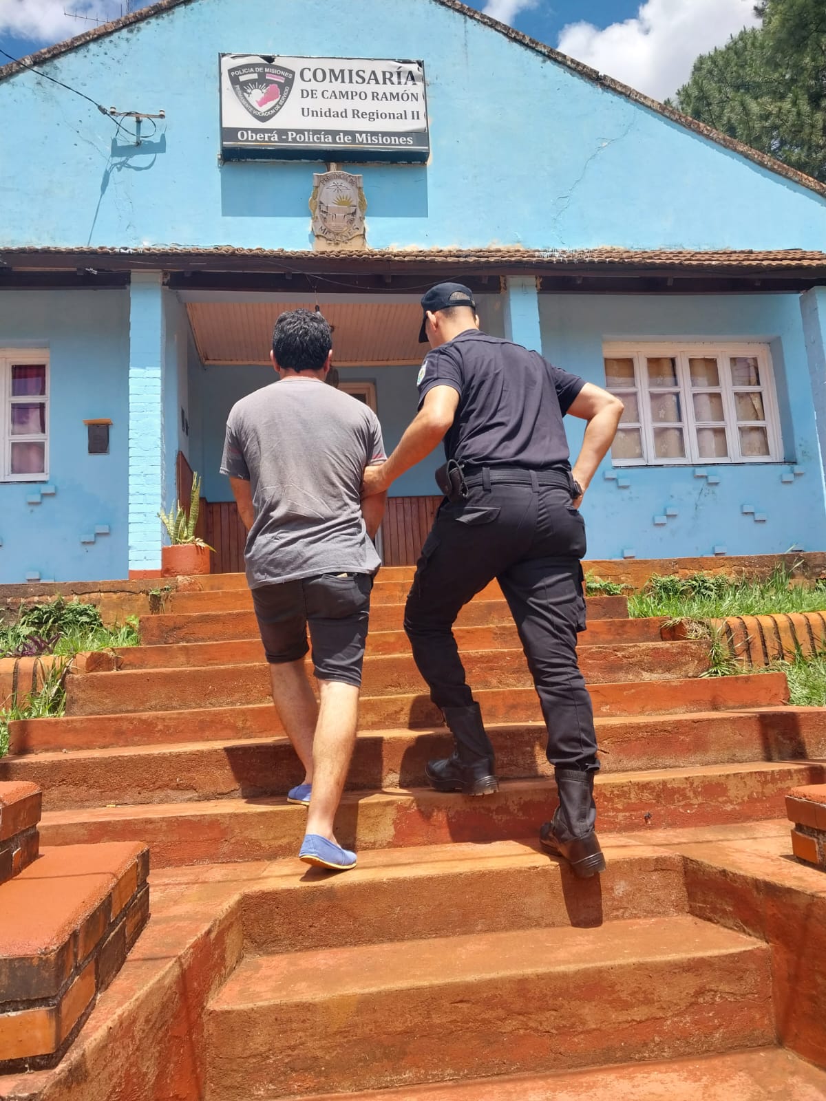 Le pegó piñas y hasta con un palo de escoba a su ex en Oberá