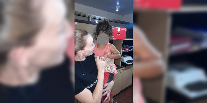Policías salvaron la vida a un bebé
