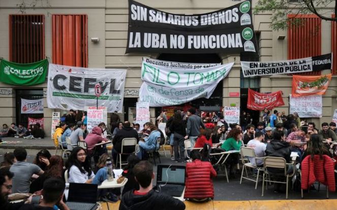 gastos universitarios