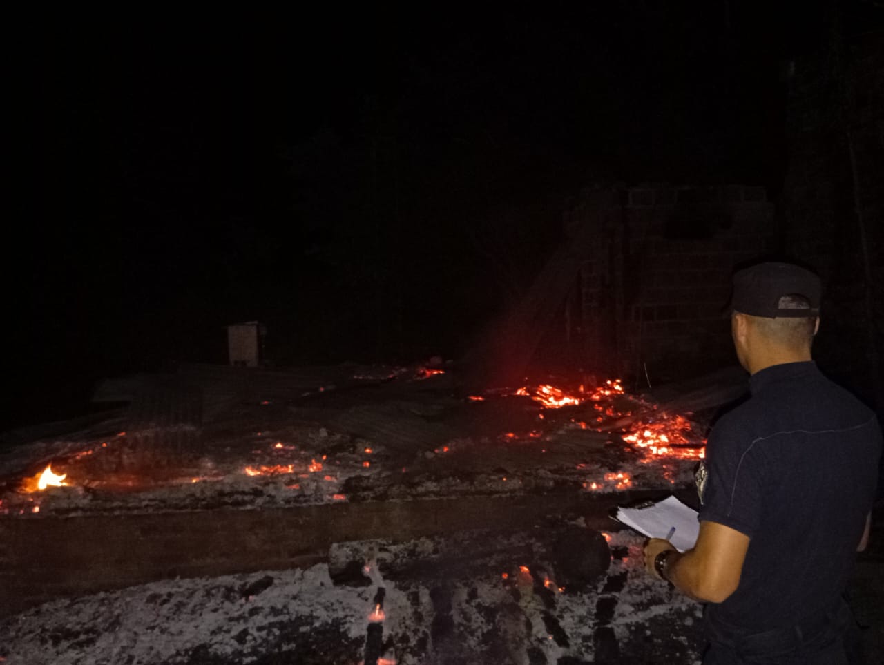 incendio destruyó por completo una vivienda en Colonia Delicia