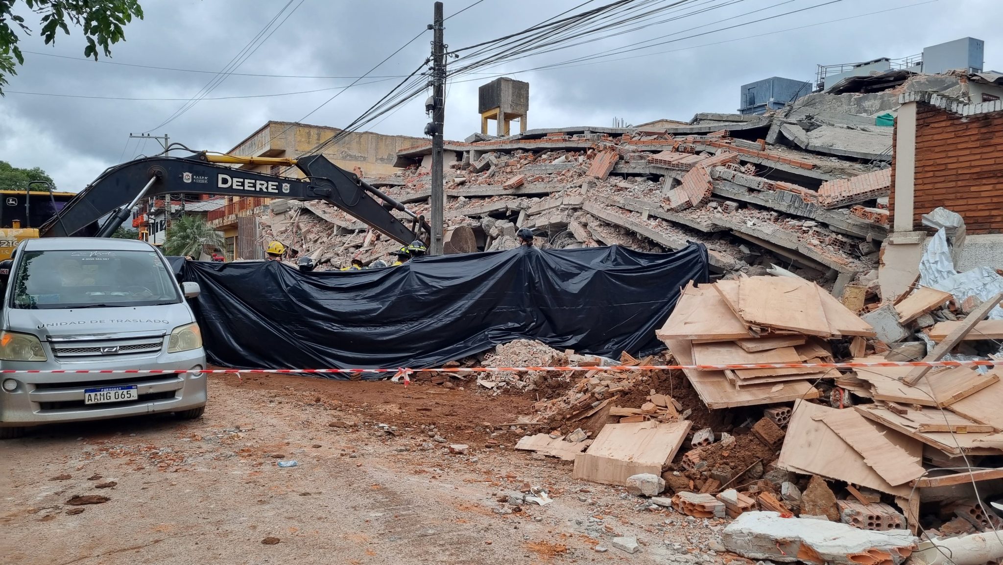 derrumbe de un edificio en Encarnación
