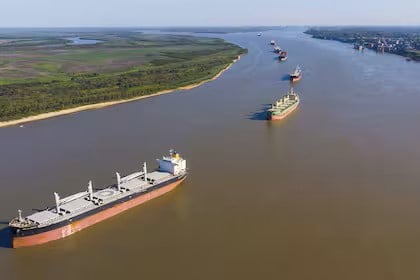 La UIA expresó sus dudas sobre la licitación de la Hidrovía y pidió inversiones en infraestructura