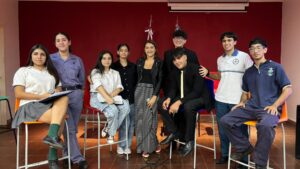 debate-estudiantil-APES-2025-1-2048x1152