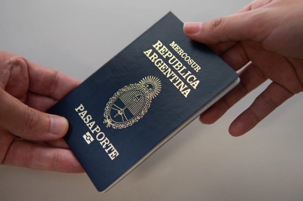 Simplifican requisitos para autorizar a menores a viajar