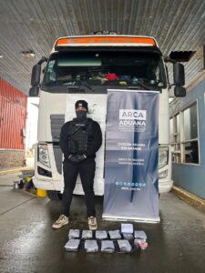 2-El-personal-aduanero-detecto-un-contrabando-de-drogas-en-un-camion-en-Tierra-del-Fuego