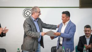firma-del-hermanamiento-entre-Iguazu-y-el-Machu-Picchu-