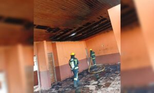 incendio-edificio-en-Jardin-America-e1761250834415
