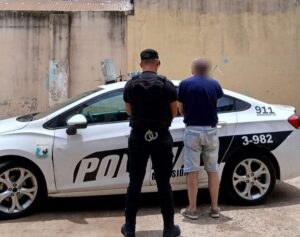 detienen-a-un-hombre-e1763763004554