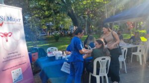 Si-Mujer-en-la-plaza-San-Martin